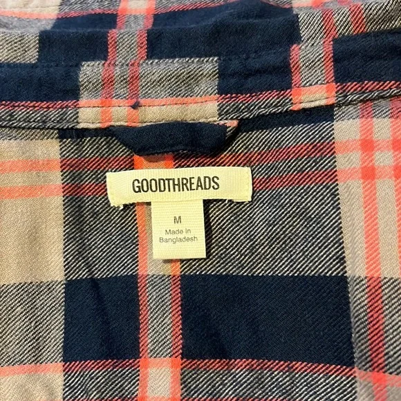 Flannel shirt + free gift 🎁 Size label M, runs small - Picture 4 of 7